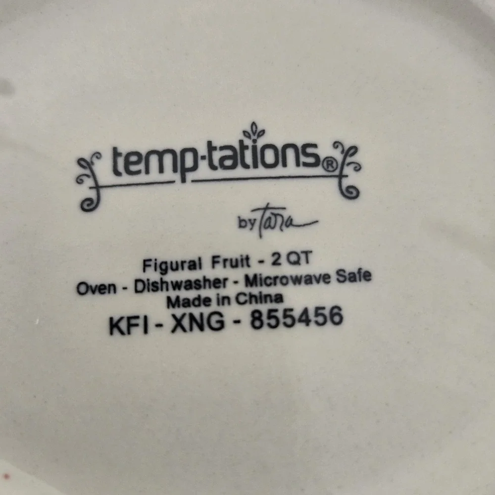 Temptations Tara 2 Qt Red Figural Strawberry Bowl 855456 w/ Embroidered‎ Napkin